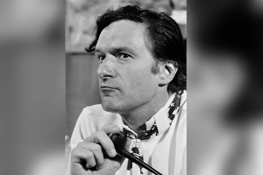 O fundador da revista Playboy, Hugh Hefner, durante coletiva de imprensa no aeroporto de Le Bourget, na França - 21/08/1970 O fundador da revista Playboy, Hugh Hefner, durante coletiva de imprensa no aeroporto de Le Bourget, na França - 21/08/1970