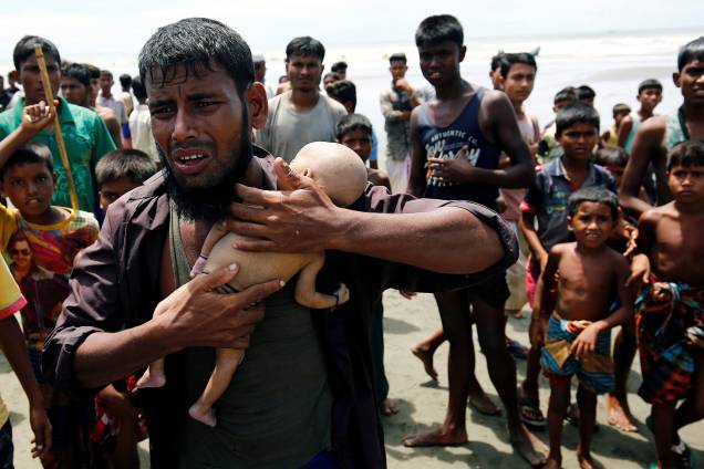 Nasir Ahmed, um refugiado Rohingya chora quando segura seu filho de 40 dias, que morreu quando um barco virou na margem de Shah Porir Dwip enquanto atravessava a fronteira de Myanmar para Bangladesh, em Teknaf - 14/09/2017 Nasir Ahmed, um refugiado Rohingya chora quando segura seu filho de 40 dias, que morreu quando um barco virou na margem de Shah Porir Dwip enquanto atravessava a fronteira de Myanmar para Bangladesh, em Teknaf - 14/09/2017