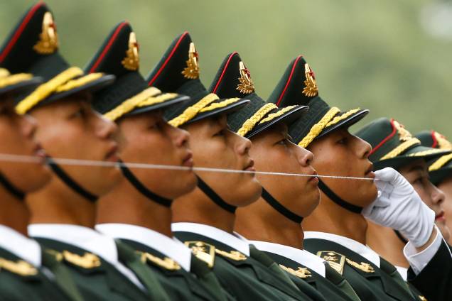Os guardas de honra chineses se preparam para uma cerimônia de boas-vindas para o presidente Michel Temer, no Grande Salão do Povo em Pequim, na China - 01/09/2017 Os guardas de honra chineses se preparam para uma cerimônia de boas-vindas para o presidente Michel Temer, no Grande Salão do Povo em Pequim, na China - 01/09/2017
