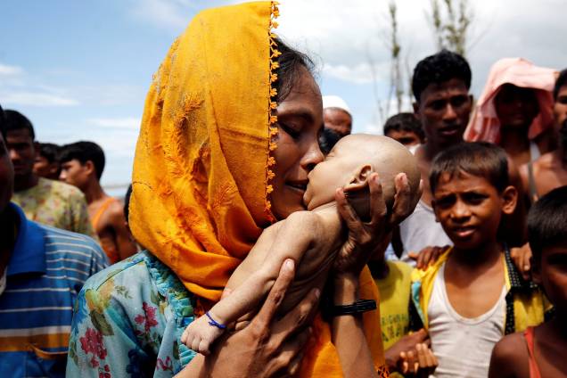 Hamida, refugiada rohingya chora enquanto segura seu filho de 40 dias, que morreu depois do naufrágio de um barco, em Teknaf, Bangladesh - 14/09/2017 Hamida, refugiada rohingya chora enquanto segura seu filho de 40 dias, que morreu depois do naufrágio de um barco, em Teknaf, Bangladesh - 14/09/2017