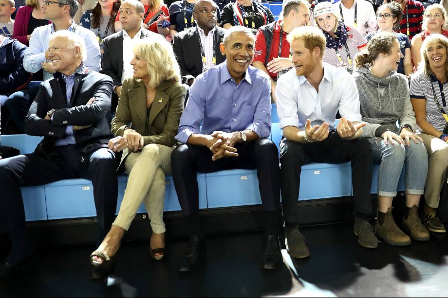 Príncipe Harry assiste a uma partida de basquete de cadeira de rodas durante os Jogos Invictus, em Toronto, no Canadá, acompanhado pelo ex-presidente dos Estados Unidos, Barack Obama, seu vice Joe Biden e esposa - 29/09/2017