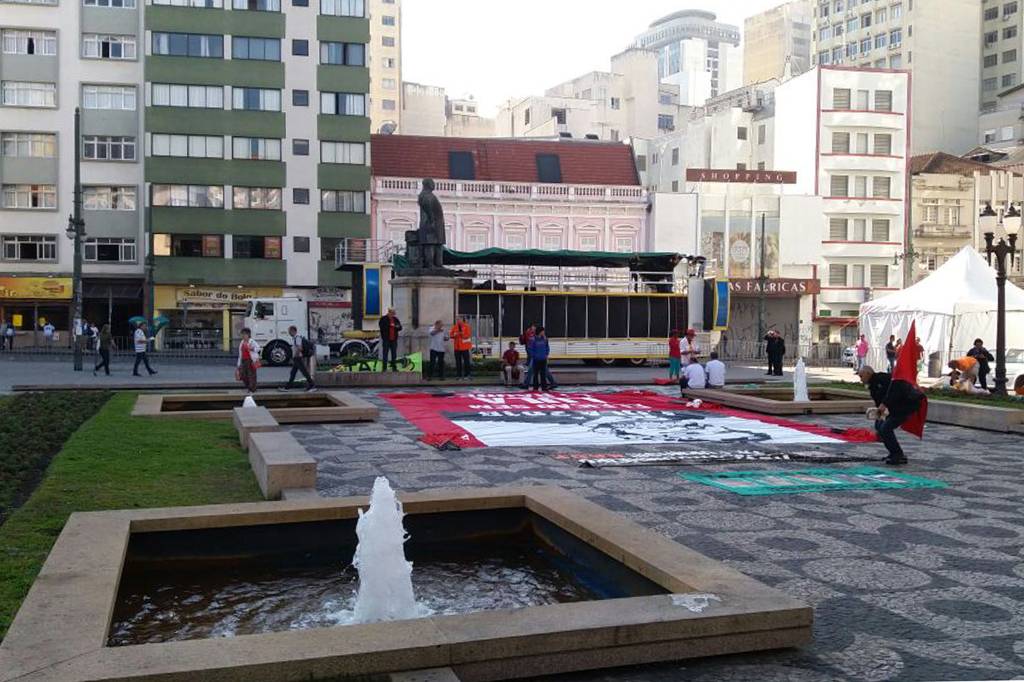 Movimenta&ccedil;&atilde;o em Curitiba, no Paran&aacute;, antes do depoimento do ex-presidente Lula ao juiz Sergio Moro - 13/09/2017