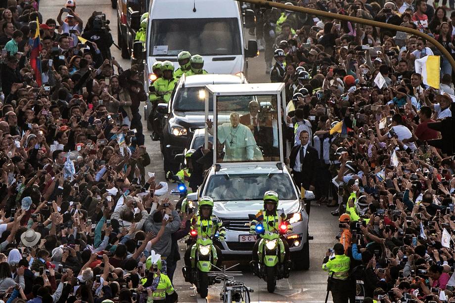 O Papa Francisco chega à capital colombiana Bogotá para promover a paz e a reconciliação - 06/09/2017