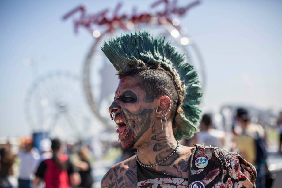 Movimentação do público no primeiro dia do Rock in Rio no Parque Olímpico no Rio de Janeiro - 15/09/2017