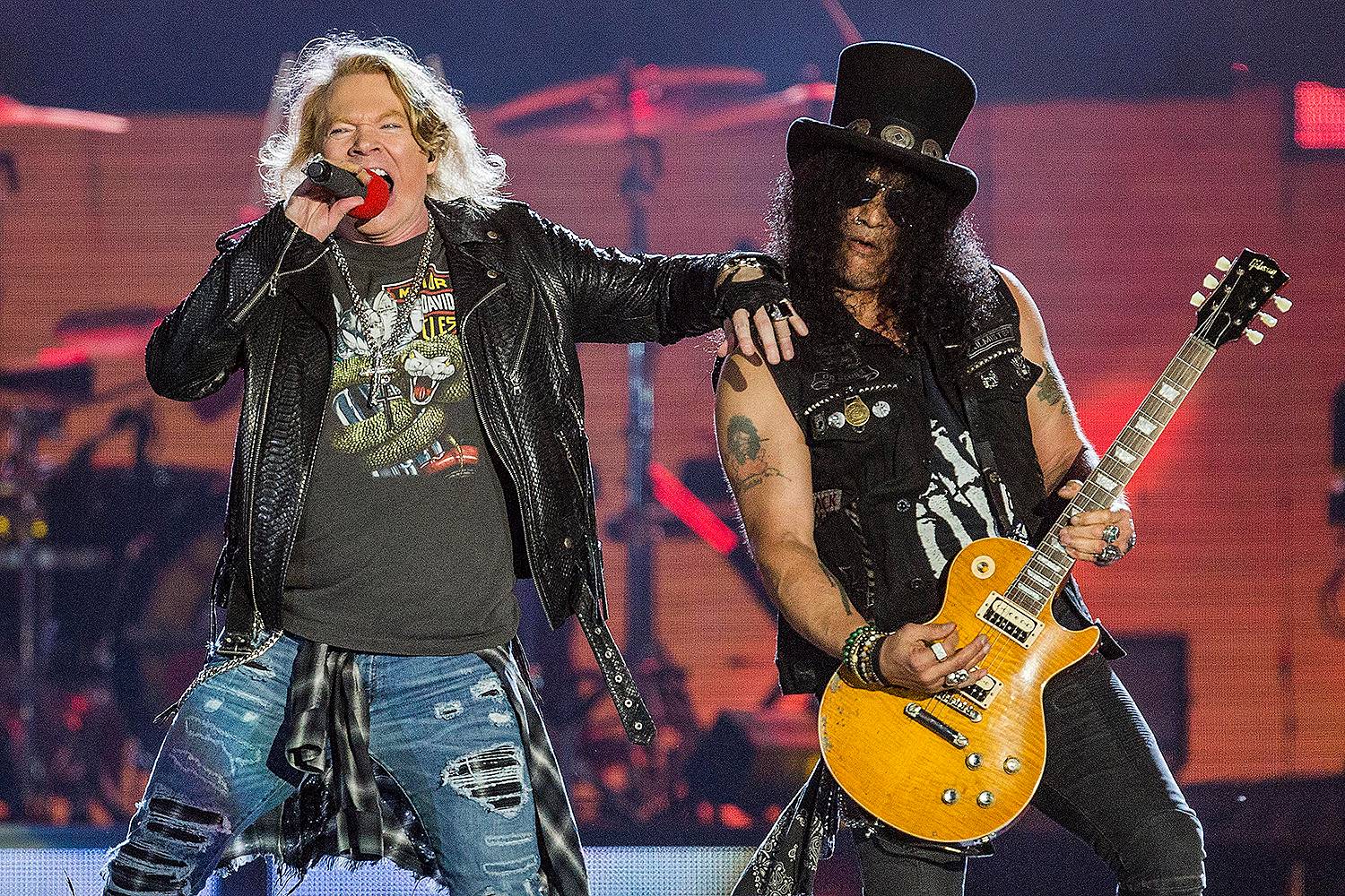 Com voz esganiçada, Axl Rose dá vexame em show do Guns N’ Roses