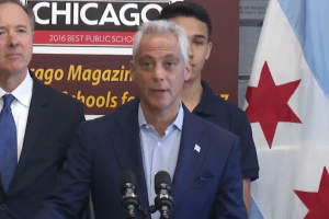 Prefeito de Chicago, Rahm Emmanuel, durante discurso que garante que a cidade será uma área "Trump-Free", após decisão do presidente dos Estados Unidos acabar proteção às crianças refugiadas sem documentação