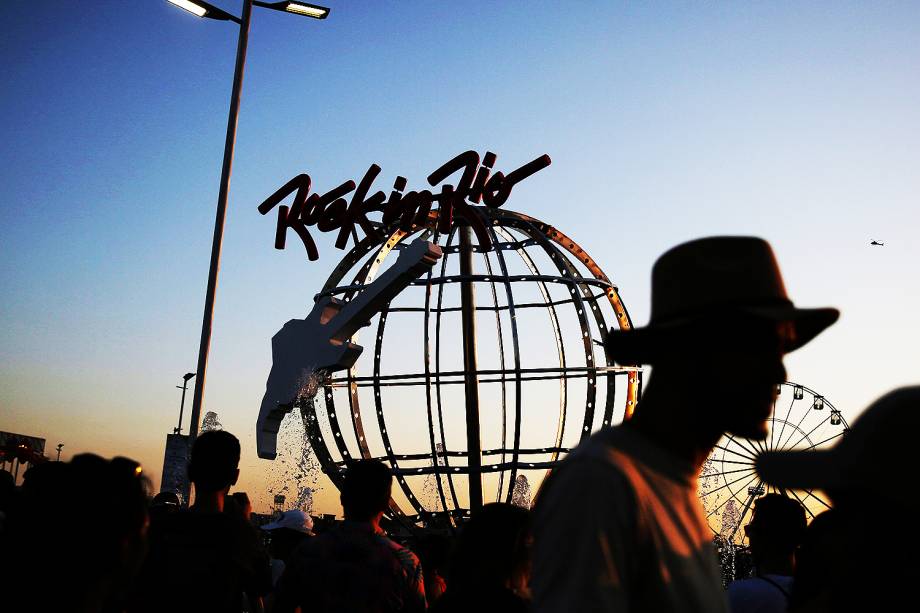 Movimentação do público no segundo dia do Rock in Rio no Parque Olímpico no Rio de Janeiro - 16/09/2017