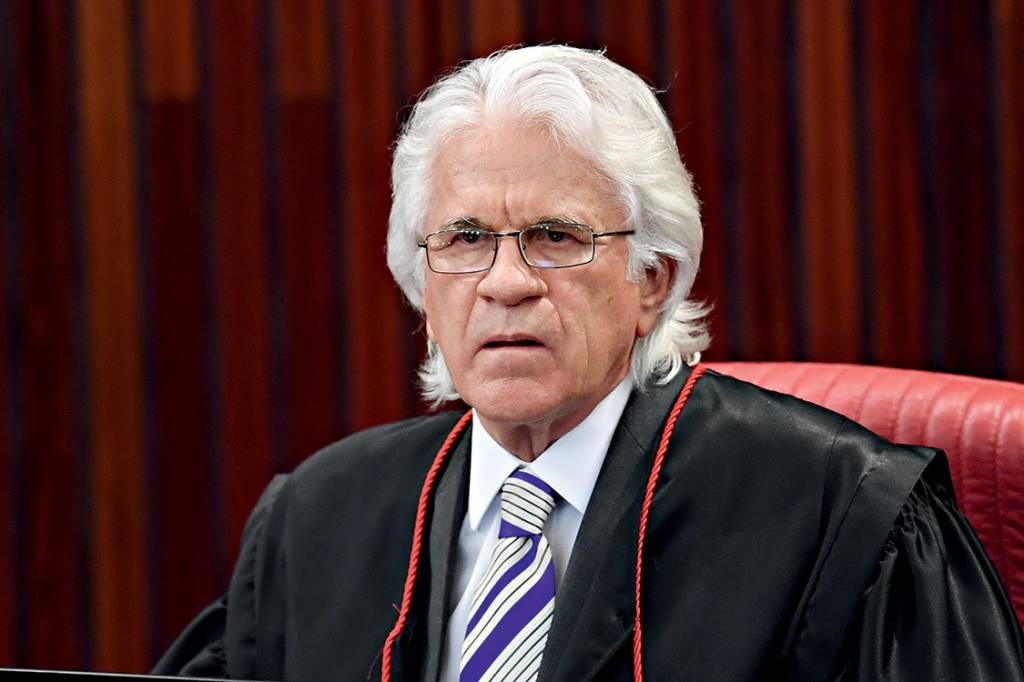 Supreme Electoral Court (TSE) Judge Napoleao Nunes Maia attends a session to decide whether to invalidate the 2014 presidential election because of illegal campaign funding, in Brasilia, on June 6, 2017. At issue are allegations that when then president Dilma Rousseff ran for re-election in 2014, with Temer as vice president, their ticket was financed by undeclared funds or bribes. Both Temer and Rousseff deny any wrongdoing. / AFP PHOTO / EVARISTO SA