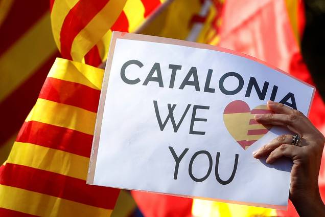 Manifestantes contrários à independência da Catalunha saem às ruas em Barcelona - 29/10/2017 Manifestantes contrários à independência da Catalunha saem às ruas em Barcelona - 29/10/2017