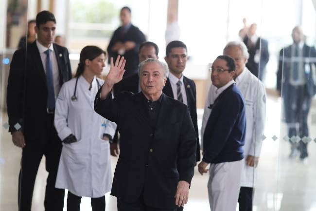 Michel Temer deixa o hospital em São Paulo