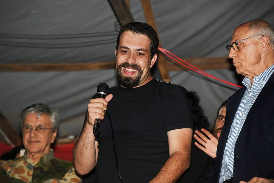 Guilherme Boulos no acampamento do MTST, em São Bernardo - 30/10/2017 Guilherme Boulos no acampamento do MTST, em São Bernardo - 30/10/2017