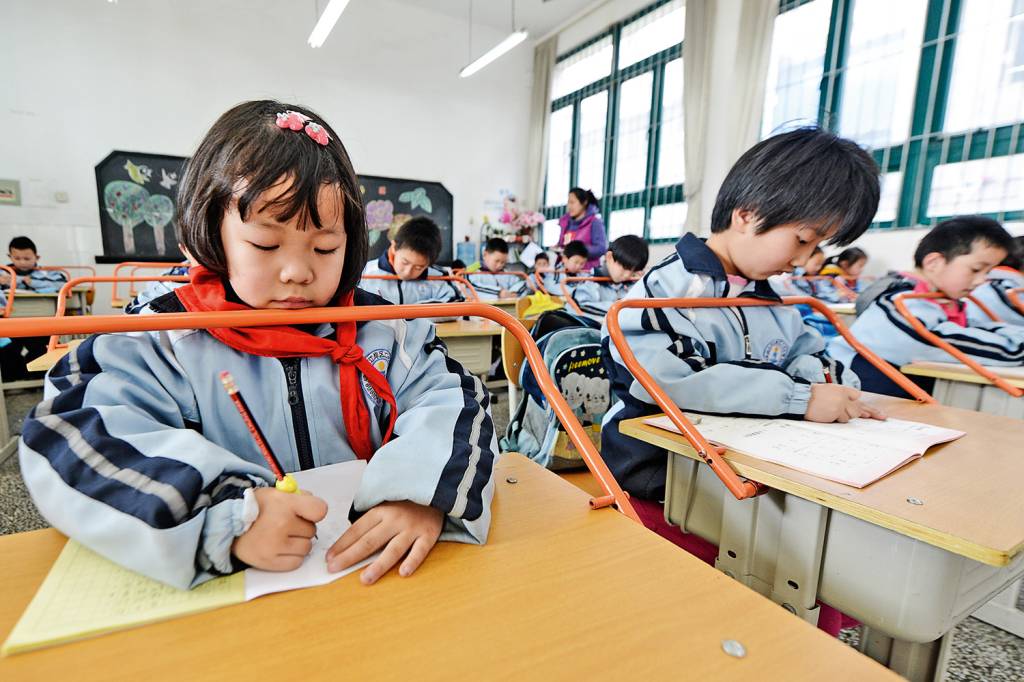 CHINA-MIOPIA-SALA-AULA-3455