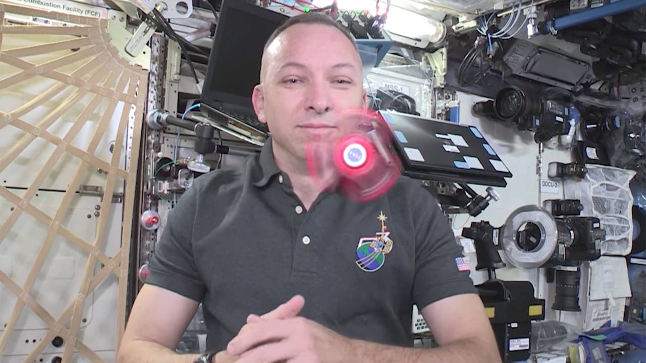 Astronautas levam spinner para o espaço