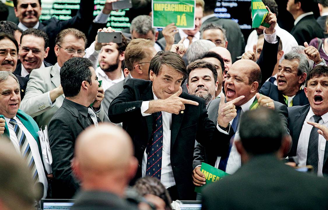 Comissão de Impeachment da presidente Dilma Roussef, parlamentares aprovam requerimento a favor do Impeachment. Jair Bolsonaro (PSC-RJ), comemora resultado.