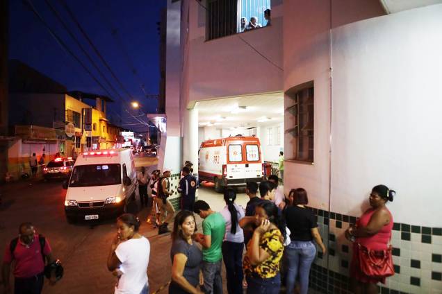Movimentação no hospital de Montes Claros - O vigia de uma creche de Janaúba, a 554 km de Belo Horizonte, colocou fogo em crianças e em si mesmo dentro da unidade municipal - 05/10/2017 Movimentação no hospital de Montes Claros - O vigia de uma creche de Janaúba, a 554 km de Belo Horizonte, colocou fogo em crianças e em si mesmo dentro da unidade municipal - 05/10/2017