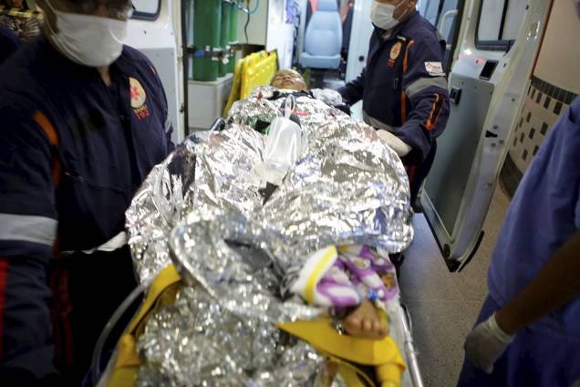 Movimentação no hospital de Montes Claros - O vigia de uma creche de Janaúba, a 554 km de Belo Horizonte, colocou fogo em crianças e em si mesmo dentro da unidade municipal - 05/10/2017 Movimentação no hospital de Montes Claros - O vigia de uma creche de Janaúba, a 554 km de Belo Horizonte, colocou fogo em crianças e em si mesmo dentro da unidade municipal - 05/10/2017