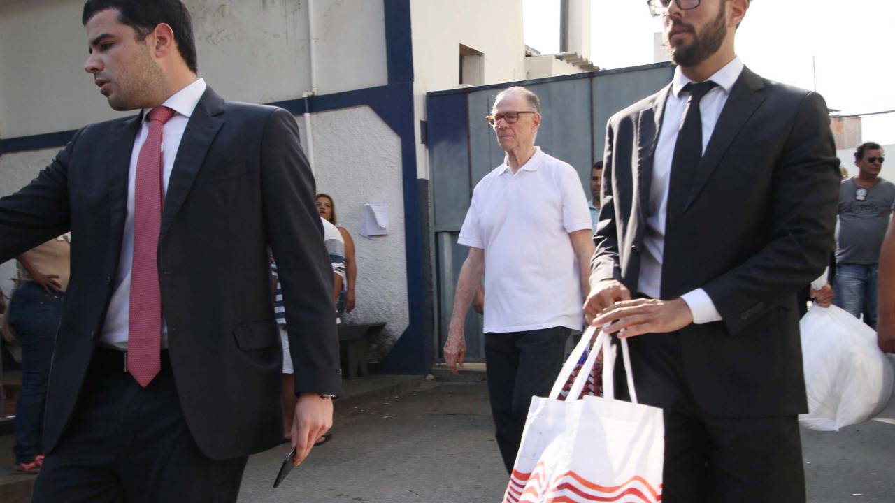 Carlos Arthur Nuzman deixa prisão
