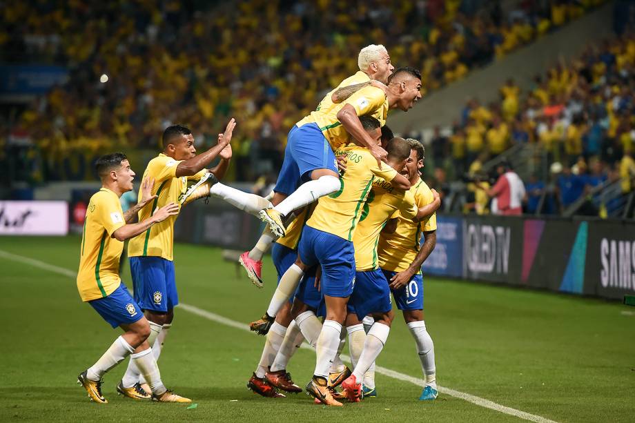 Jogadores do Brasil comemoram gol contra o Chile, pelas Eliminatórias da Copa da Rússia no Allianz Parque, em São Paulo - 10/10/2017