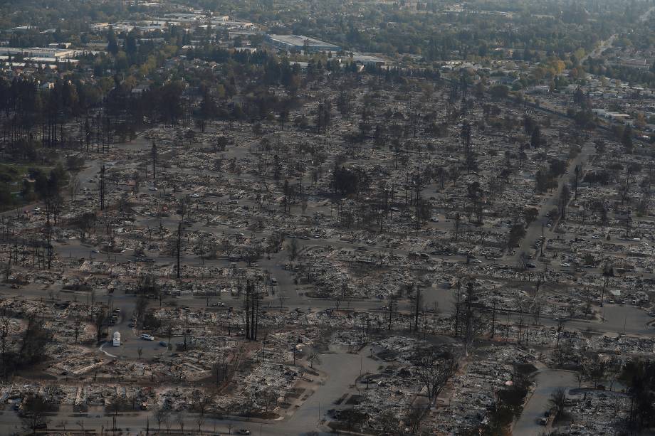 Vista aérea da destruição que o incêndio florestal causou em Santa Rosa, no estado norte-americano da Califórnia - 12/10/2017