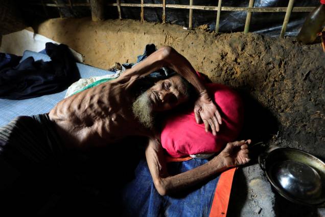 Um refugiado rohingya é fotografado deitado em seu abrigo no acampamento de Kutupalong, no Bangladesh - 20/10/2017 Um refugiado rohingya é fotografado deitado em seu abrigo no acampamento de Kutupalong, no Bangladesh - 20/10/2017