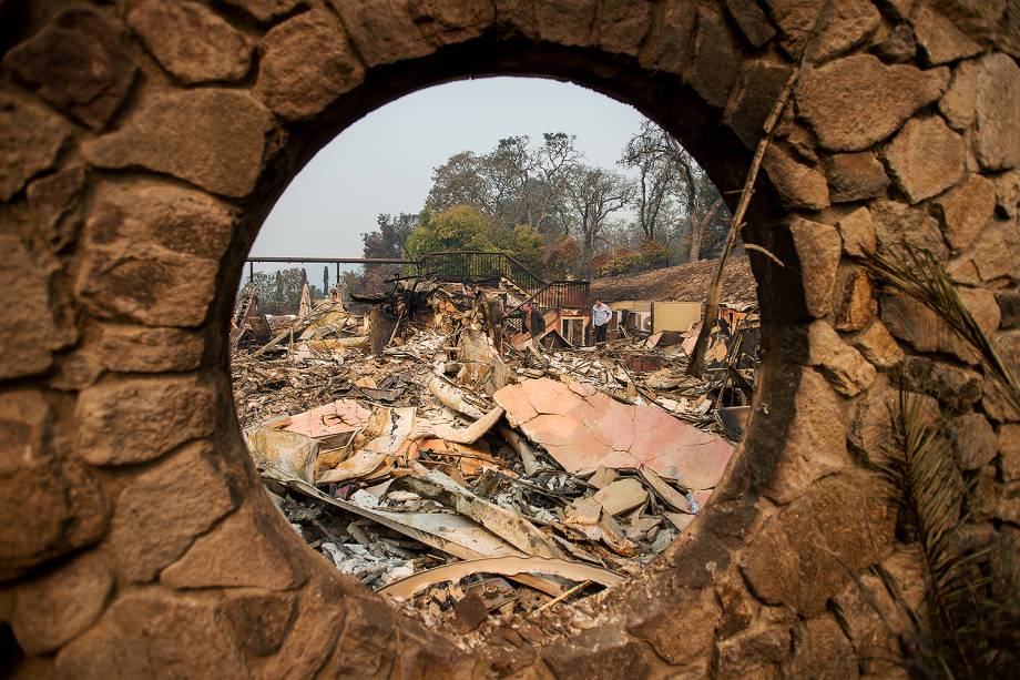 Incêndios florestais se espalharam por vários condados da Califórnia e deixou um rastro de destruição e milhares de construções devastadas - 12/10/2017