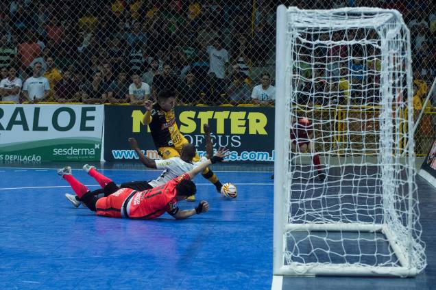 Aos 17 minutos do primeiro tempo Rocha abre o placar para o Sorocaba Aos 17 minutos do primeiro tempo Rocha abre o placar para o Sorocaba