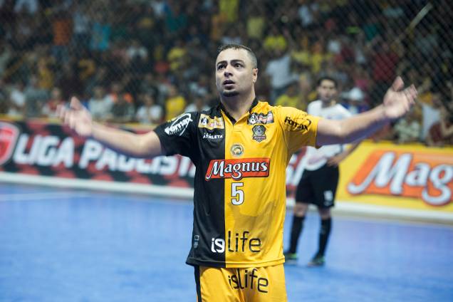 Eder Lima comemora o terceiro gol da equipe do Sorocaba no tempo normal Eder Lima comemora o terceiro gol da equipe do Sorocaba no tempo normal