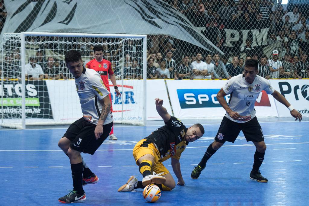 Partida final entre Sorocaba e Corinthians valendo o t&iacute;tulo da Liga Paulista de Futsal, na Arena Sorocaba, em S&atilde;o Paulo