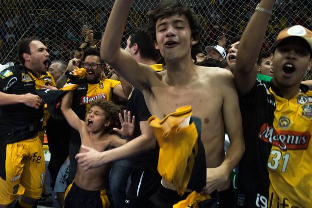 Equipe do Sorocaba comemora o título de bicampeão da Liga Paulista de Futsal, na Arena Sorocaba, em São Paulo Equipe do Sorocaba comemora o título de bicampeão da Liga Paulista de Futsal, na Arena Sorocaba, em São Paulo