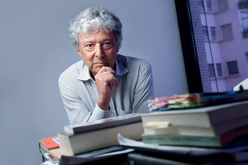 Jorge Caldeira foi o convidado do Roda Viva desta segunda