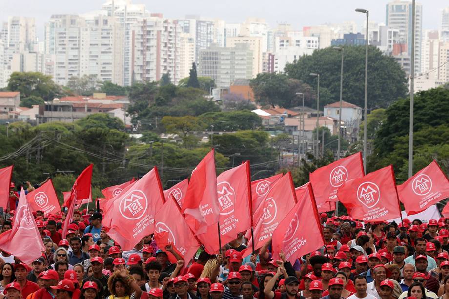 Integrantes da Ocupação Povo Sem Medo, do MTST, realizam marcha de São Bernardo até o Palácio dos Bandeirantes em São Paulo - 31/10/2017