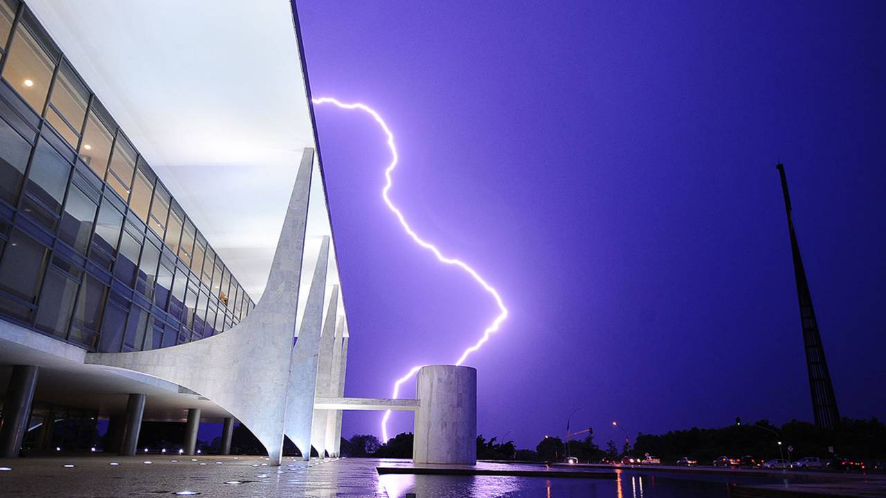 Tempestade próxima ao Palácio do Planalto