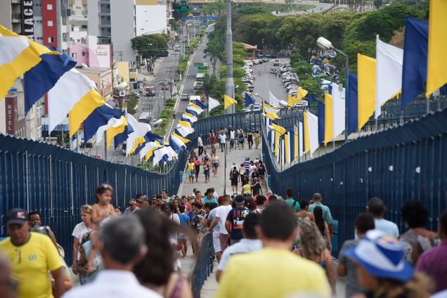 Movimentação dos fiéis na véspera do dia de Nossa Senhora Aparecida Movimentação dos fiéis na véspera do dia de Nossa Senhora Aparecida