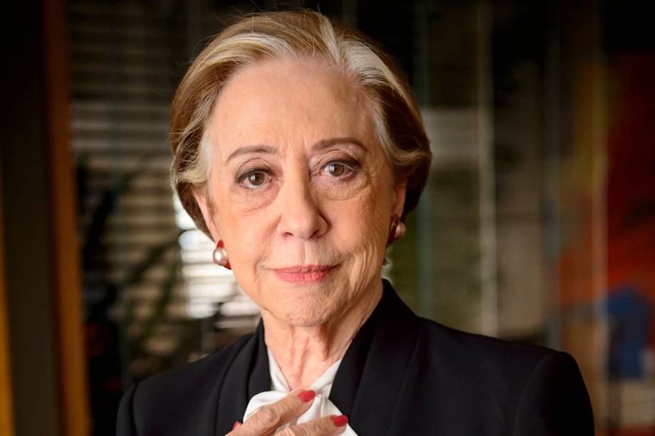 Fernanda Montenegro em 'Babilônia', de 2015. A novela levou parte do público, que confundiu atriz com personagem e deixou aflorar sua aversão aos homossexuais, a rejeitá-la. Na trama, Fernanda era casada com a personagem de Nathalia Timberg. As duas se cumprimentavam com um selinho, como qualquer casal