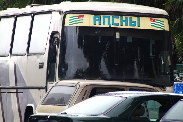 Ônibus com "destino" à Abkhazia. Ônibus com "destino" à Abkhazia.