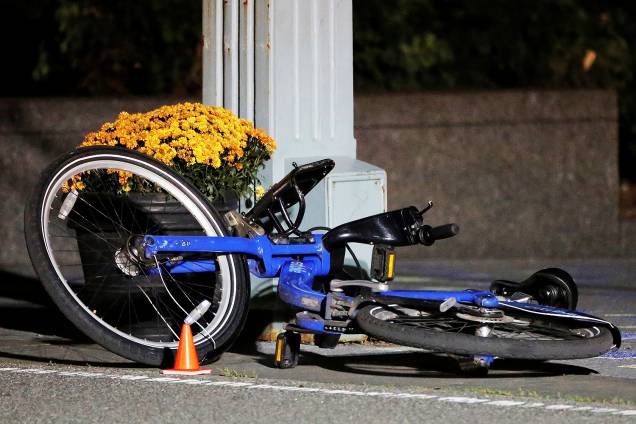 Bicicleta é vista em ciclovia, após ataque com caminhonete em Manhattan, Nova York - 01/11/2017 Bicicleta é vista em ciclovia, após ataque com caminhonete em Manhattan, Nova York - 01/11/2017