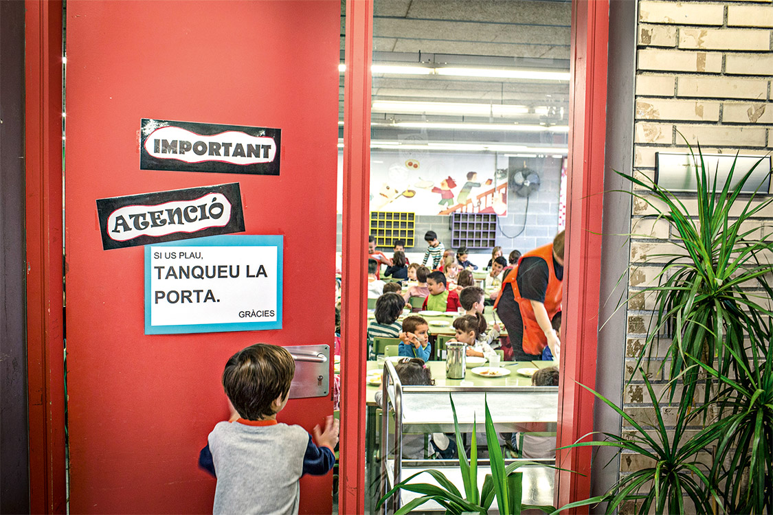 Doutrina&ccedil;&atilde;o? &ndash; Avisos em catal&atilde;o em uma escola de Barcelona: o ensino no centro do debate sobre identidade