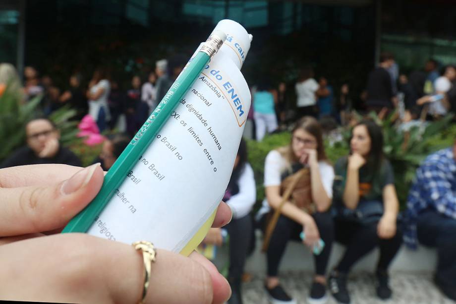 Estudantes se preparam minutos antes da prova do ENEM, no campus da UNIP da Avenida Vergueiro, em São Paulo