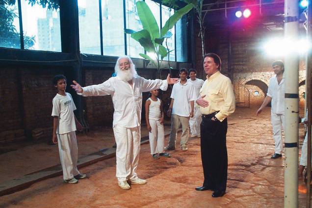 José Celso Martinez Correa e Sílvio Santos, que está visitando o Teatro Oficina. José Celso Martinez Correa e Sílvio Santos, que está visitando o Teatro Oficina.