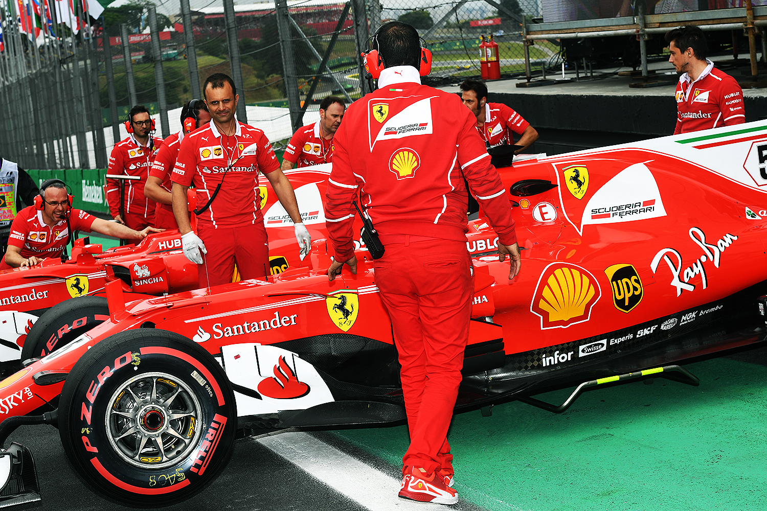 Movimenta&ccedil;&atilde;o nos boxes do GP do Brasil, no Aut&oacute;dromo de Interlagos