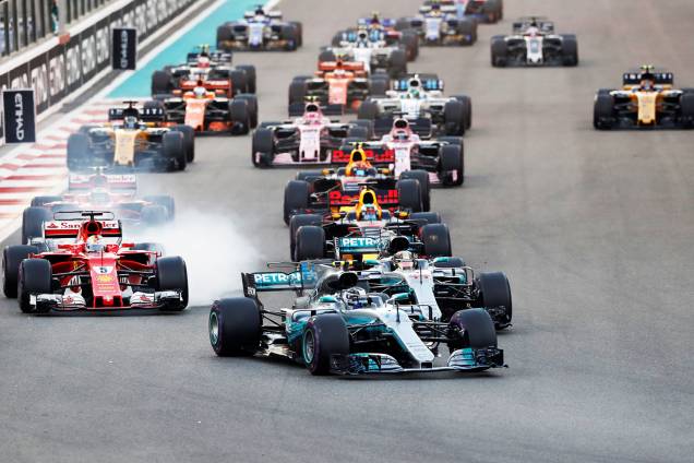 O piloto da equipe Mercedes, Valtteri Bottas, durante o Grande Prêmio de Abu Dhabi de Fórmula 1, realizado no Circuito Yas Marina - 26/11/2017 O piloto da equipe Mercedes, Valtteri Bottas, durante o Grande Prêmio de Abu Dhabi de Fórmula 1, realizado no Circuito Yas Marina - 26/11/2017