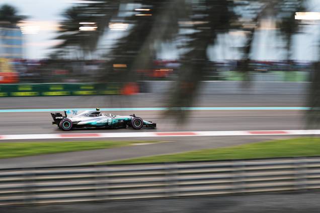 O piloto Valtteri Bottas, da equipe Mercedes, durante o Grande Prêmio de Abu Dhabi de Fórmula 1, realizado no Circuito Yas Marina - 26/11/2017 O piloto Valtteri Bottas, da equipe Mercedes, durante o Grande Prêmio de Abu Dhabi de Fórmula 1, realizado no Circuito Yas Marina - 26/11/2017
