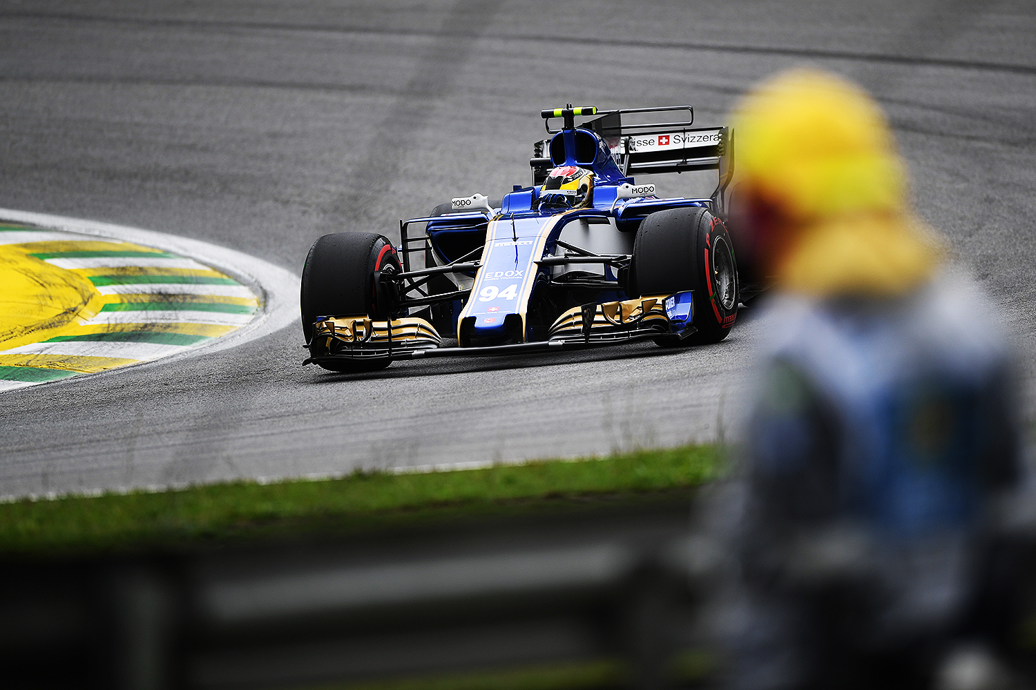 Movimenta&ccedil;&atilde;o no Aut&oacute;dromo de Interlagos antes do in&iacute;cio da corrida, para o Grande Pr&ecirc;mio do Brasil de F&oacute;rmula 1