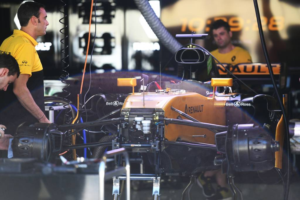Equipe da Renault antes da largada do GP do Brasil, no Aut&oacute;dromo de Interlagos