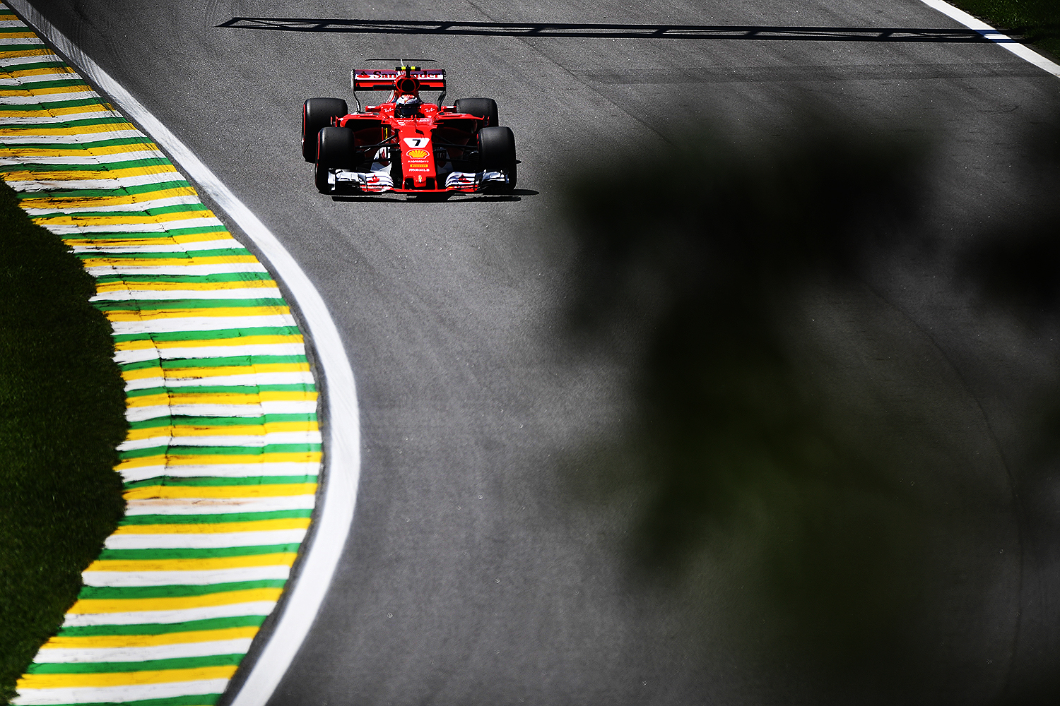 O piloto finland&ecirc;s Kimi R&auml;ikk&ouml;nen durante o Grande Pr&ecirc;mio do Brasil em Interlagos - 12/11/2017
