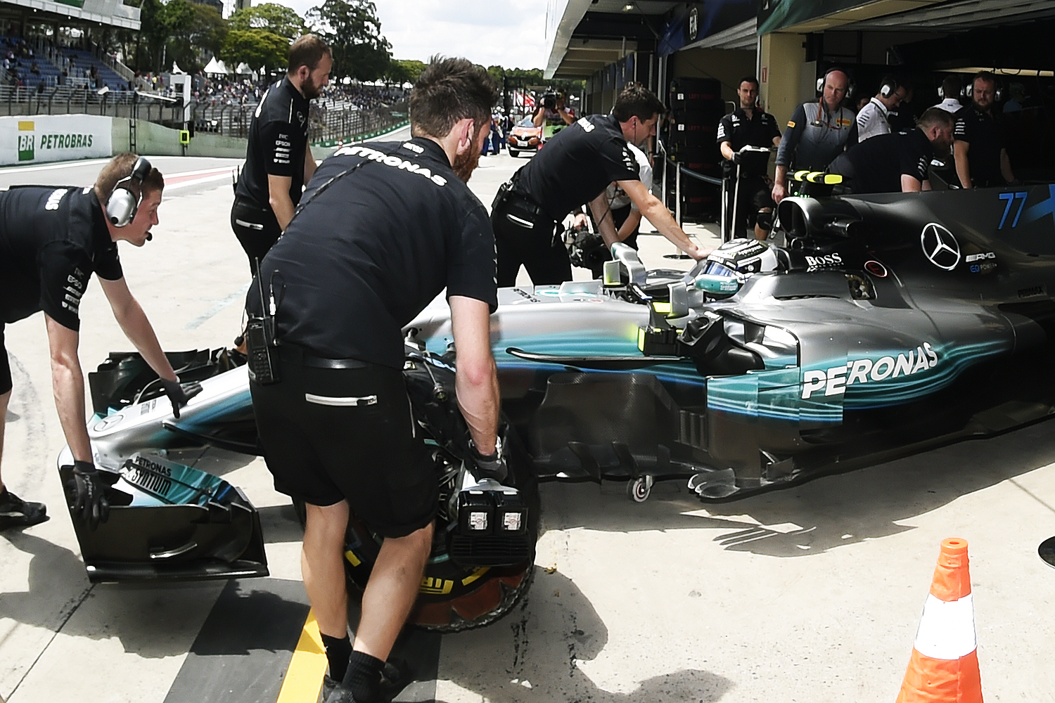 Movimenta&ccedil;&atilde;o nos boxes do GP do Brasil, no Aut&oacute;dromo de Interlagos