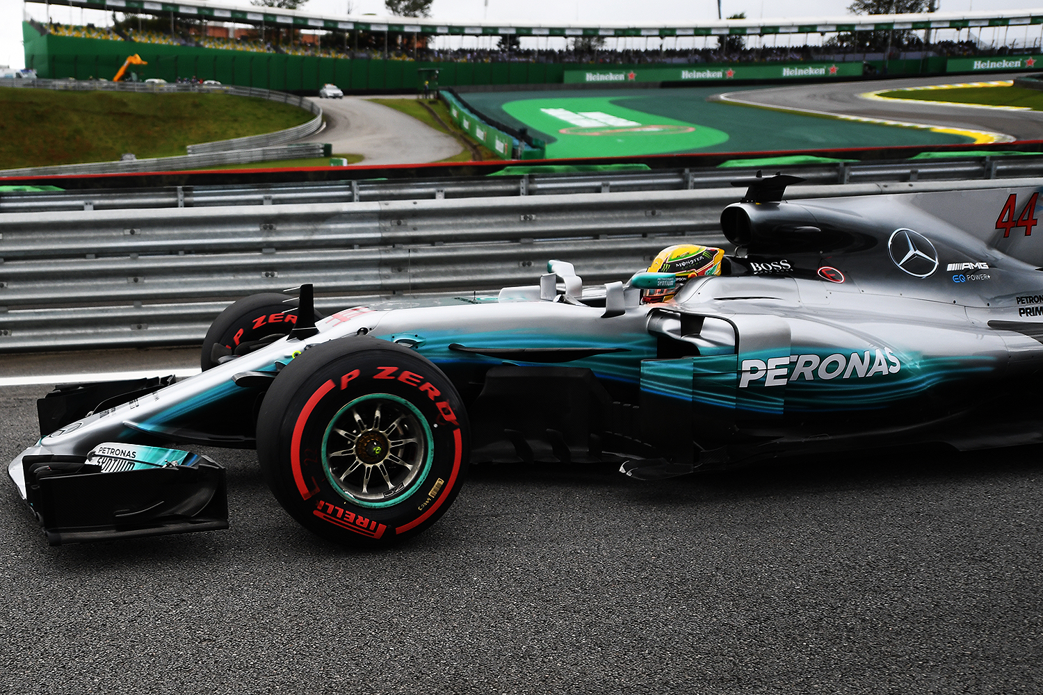 O piloto Lewis Hamilton, da Mercedes, durante segundo dia de treino livre para o Grande Pr&ecirc;mio do Brasil, no Aut&oacute;dromo de Interlagos - 11/11/2017