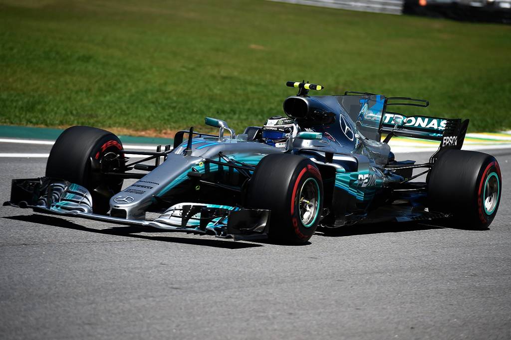 O piloto finland&ecirc;s Valtteri Bottas, da Mercedes, durante o Grande Pr&ecirc;mio do Brasil em Interlagos - 12/11/2017