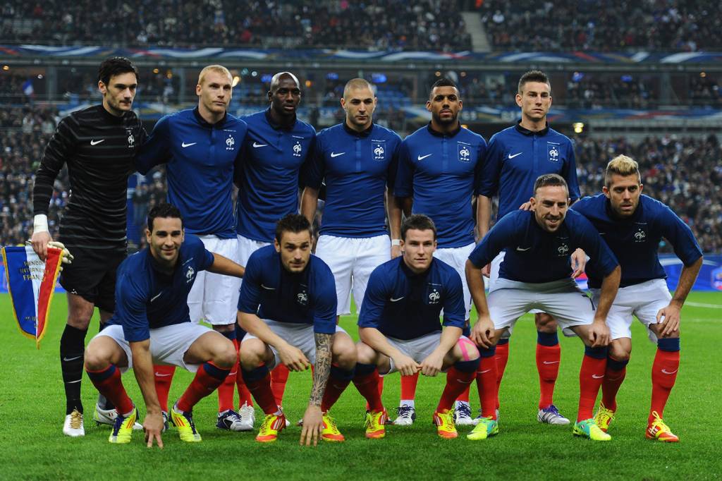 PARIS, FRANCE - NOVEMBER 11: The France team poses for a team photo prior to the International Friendly between France and USA at Stade de France on November 11, 2011 in Paris, France. (Photo by Mike Hewitt/Getty Images)