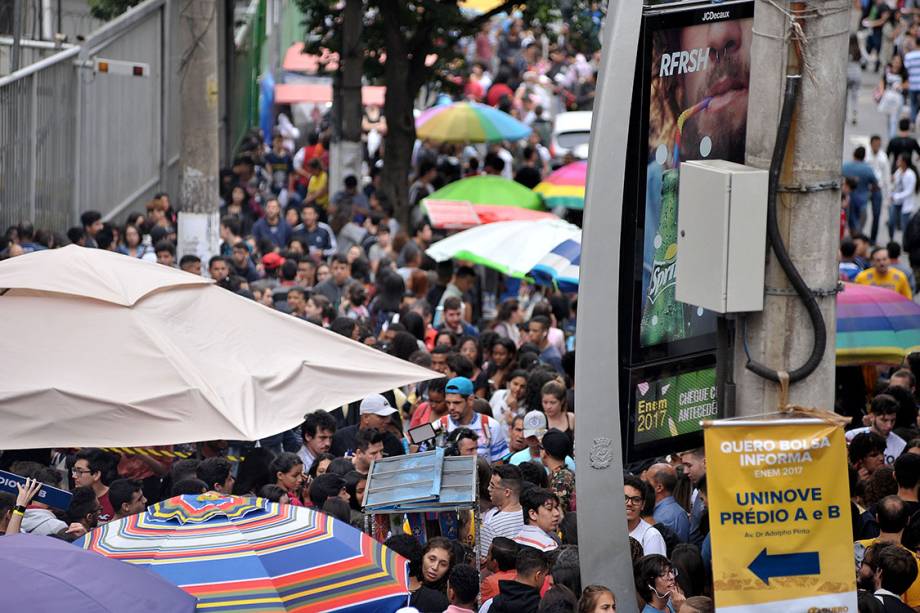 Estudantes se preparam para realização da prova do ENEM, no campus da Uninove Barra Funda, em São Paulo